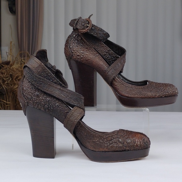 Donna Karan Collection Alligator Leather Women's Heels. - Picture 6 of 16